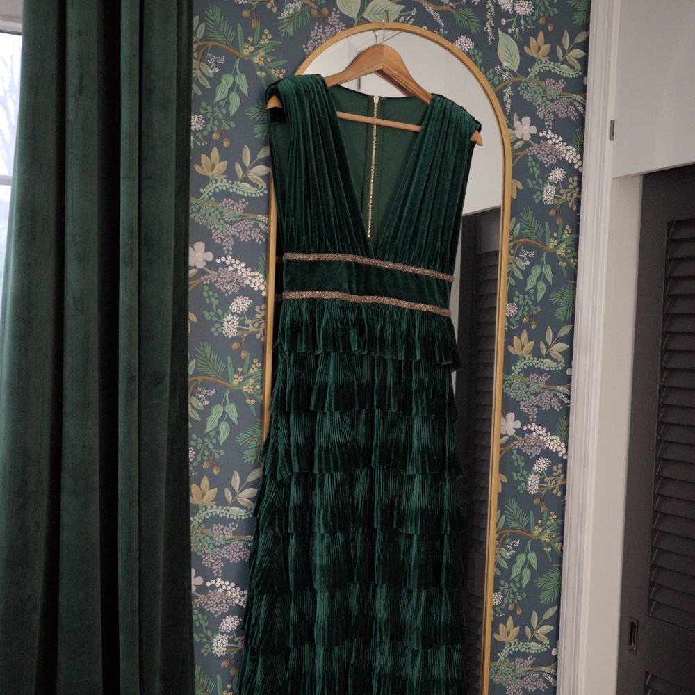 Bronx and Banco Emerald Velvet Flared Tiered Maxi Gown Size M/6